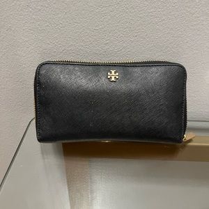 Tory Burch Black Zipper Wallet